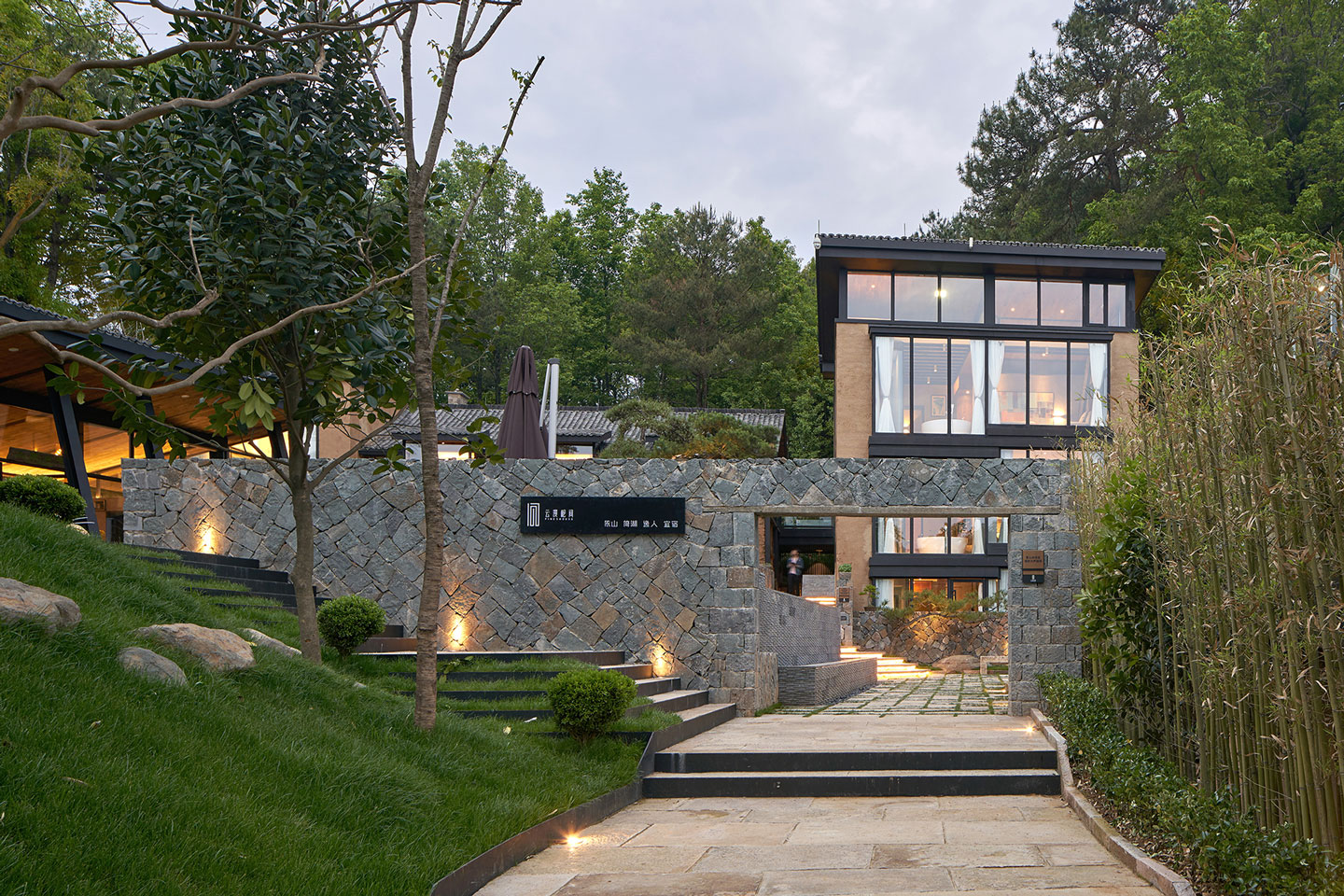 1527664619756679.jpg 浙江杭州民宿度假酒店裝修設(shè)計(jì)公司案例(圖1)