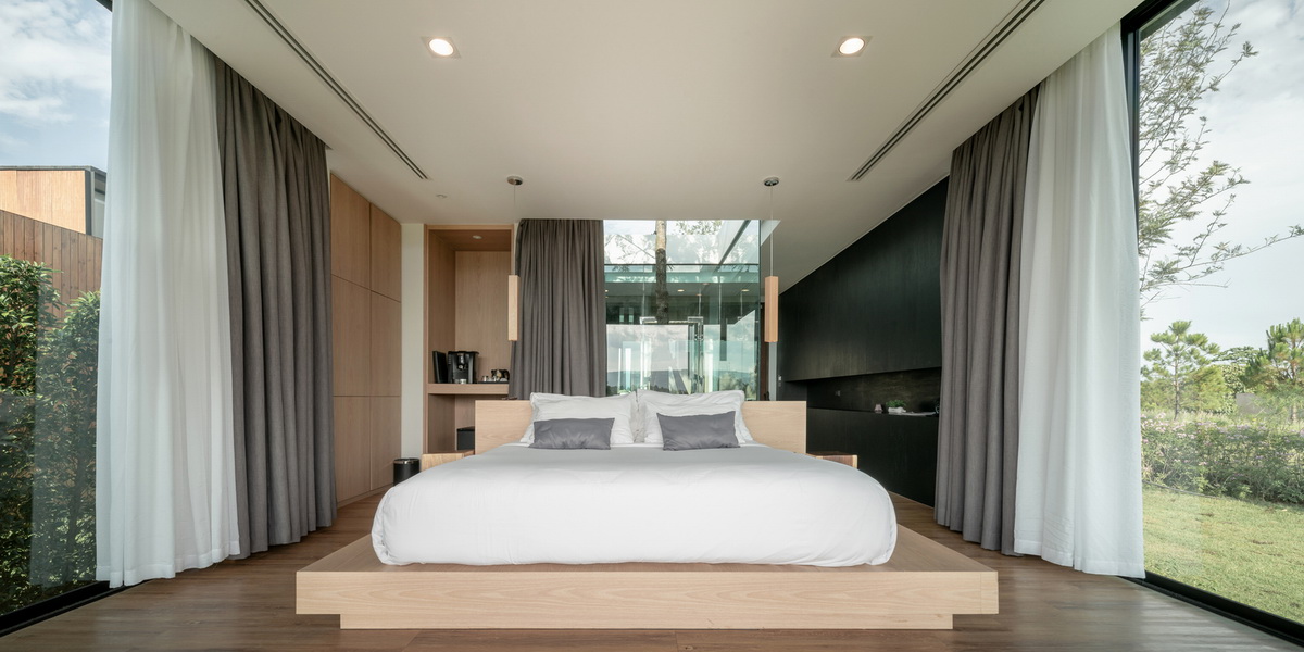 1582869482270408.jpg 廣東山頂度假酒店裝修設(shè)計(jì)公司案例(圖7)