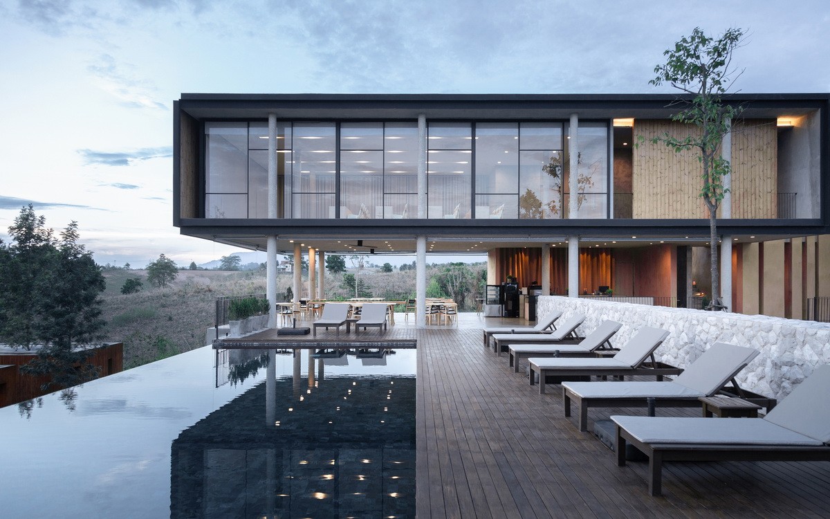 1582869451448042.jpg 廣東山頂度假酒店裝修設(shè)計(jì)公司案例(圖1)