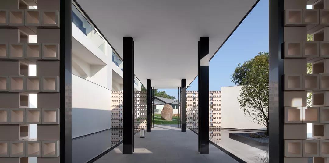 鄭州新中式酒店設(shè)計(jì)公司玖壤酒店裝修案例(圖5) 鄭州新中式酒店設(shè)計(jì)公司玖壤酒店裝修案例(圖5)