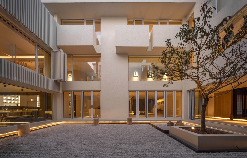 酒店設(shè)計(jì)公司白平衡度假酒店裝修案例分享(圖17) dlbphsjsdjjd-38.jpg