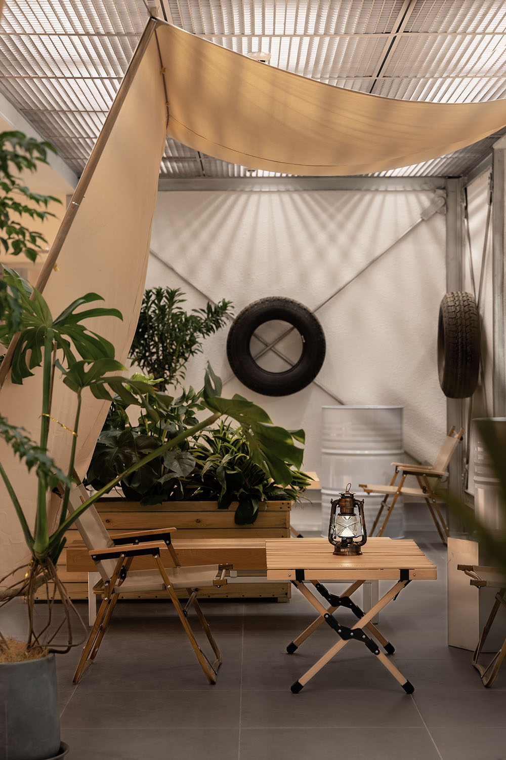 主題酒店設(shè)計公司分享易車·亞朵汽車概念酒店(圖16) 圖片 (16).jpg