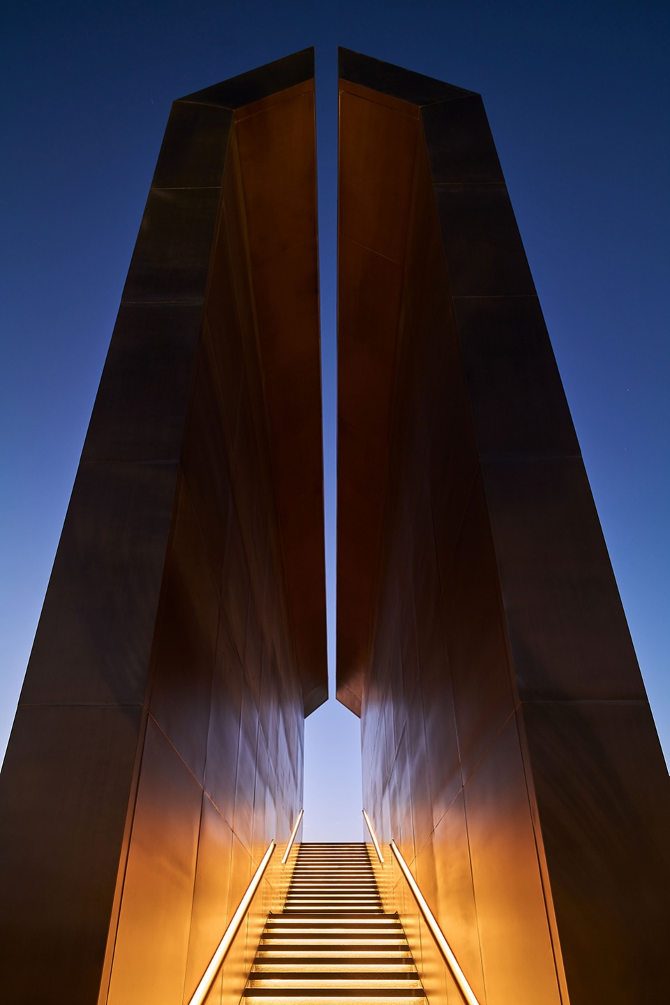 鄭州酒店裝修推薦The Pond藝術(shù)酒店設(shè)計案例(圖3) thepondysjd-4.jpg