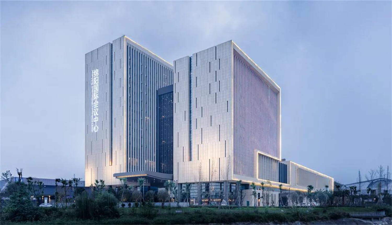 酒店設(shè)計公司國際酒店會議中心裝修案例(圖1) mianyangguojihuiyizxjd-1.jpg