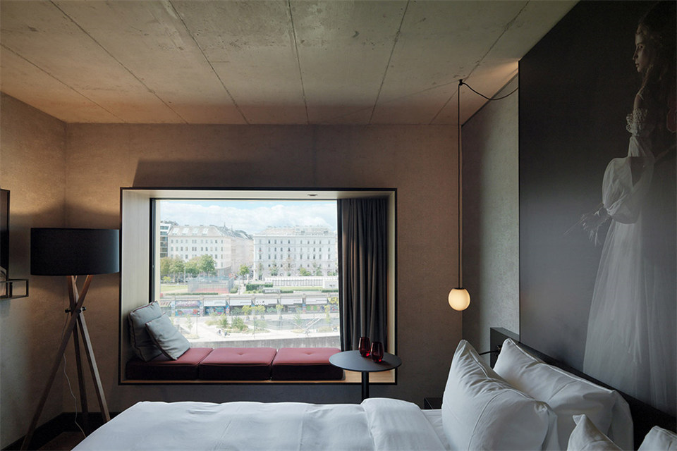 國(guó)外小而美的THE ROCK精品酒店裝修設(shè)計(jì)賞析(圖7) 國(guó)外小而美的THE ROCK精品酒店裝修設(shè)計(jì)賞析(圖7)