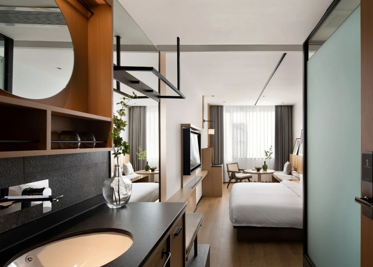 簡潔溫暖的S FEEL設(shè)計師酒店裝修設(shè)計方案(圖10) 簡潔溫暖的S FEEL設(shè)計師酒店裝修設(shè)計方案(圖10)