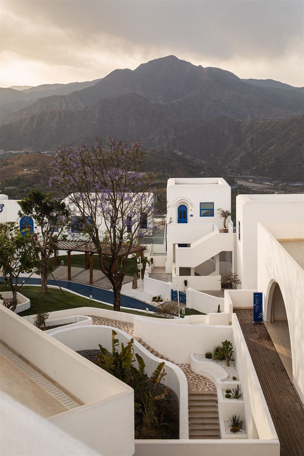 四川日照半山度假民宿酒店裝修設(shè)計(jì)方案(圖1) 四川日照半山度假民宿酒店裝修設(shè)計(jì)方案(圖1)