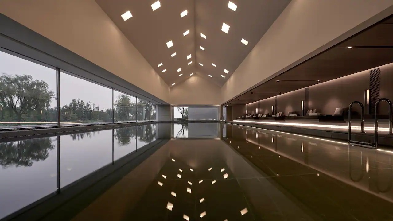 烏鎮(zhèn)阿麗拉極簡(jiǎn)東方美學(xué)度假酒店裝修設(shè)計(jì)案例(圖2) 烏鎮(zhèn)阿麗拉極簡(jiǎn)東方美學(xué)度假酒店裝修設(shè)計(jì)案例(圖2)