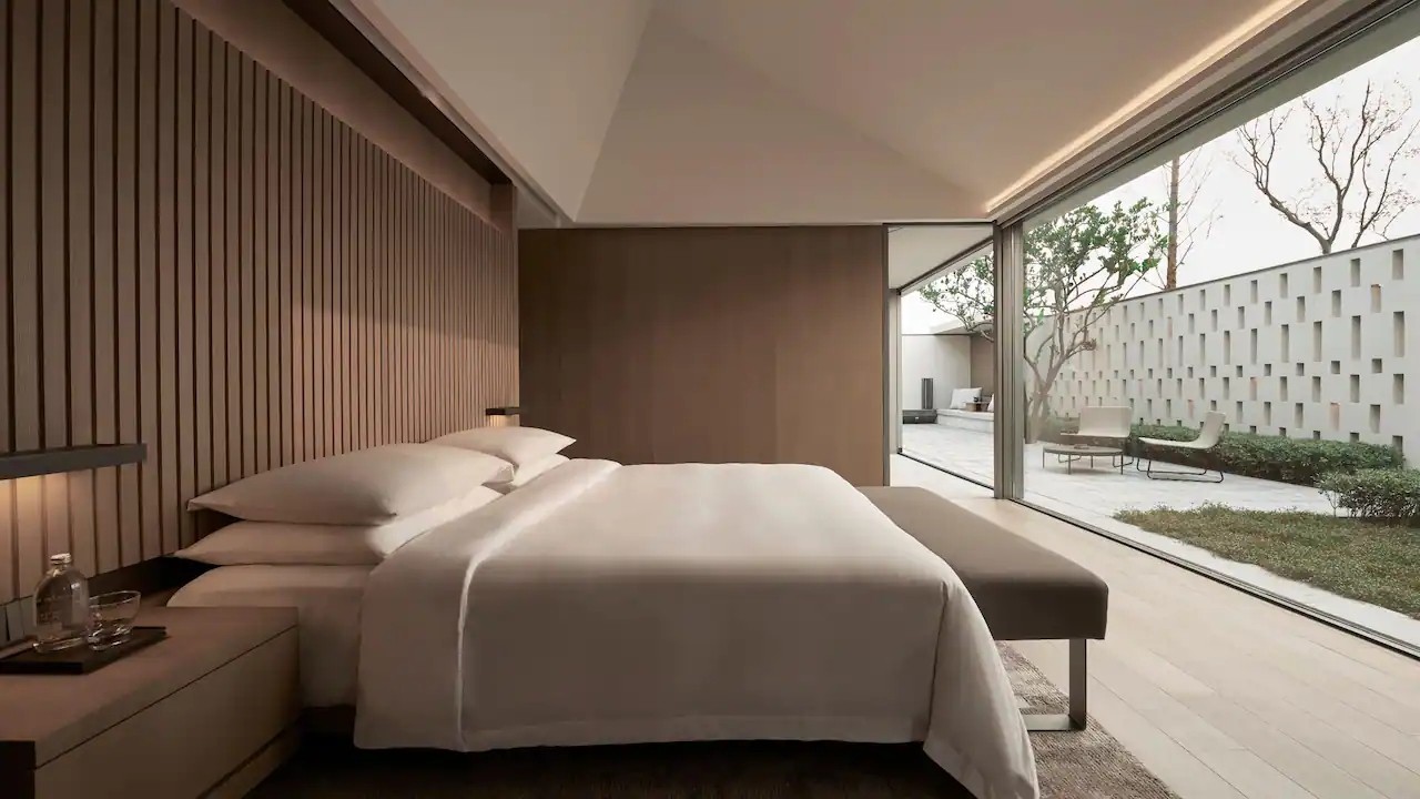 烏鎮(zhèn)阿麗拉極簡(jiǎn)東方美學(xué)度假酒店裝修設(shè)計(jì)案例(圖11) 烏鎮(zhèn)阿麗拉極簡(jiǎn)東方美學(xué)度假酒店裝修設(shè)計(jì)案例(圖11)