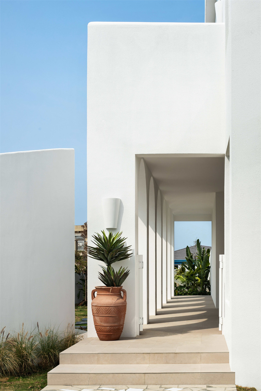 蜜悅·藍(lán)白圣島懸崖泡池海景民宿裝修設(shè)計(jì)方案(圖1) 蜜悅·藍(lán)白圣島懸崖泡池海景民宿裝修設(shè)計(jì)方案(圖1)