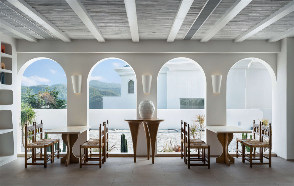 蜜悅·藍(lán)白圣島懸崖泡池海景民宿裝修設(shè)計(jì)方案(圖4) 蜜悅·藍(lán)白圣島懸崖泡池海景民宿裝修設(shè)計(jì)方案(圖4)