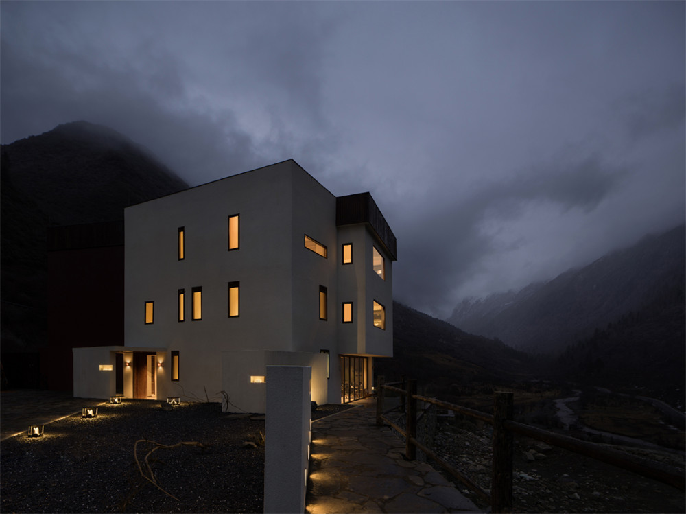 鄭州民宿裝修設(shè)計推薦四姑娘民宿設(shè)計案例(圖1) 鄭州民宿裝修設(shè)計推薦四姑娘民宿設(shè)計案例(圖1)