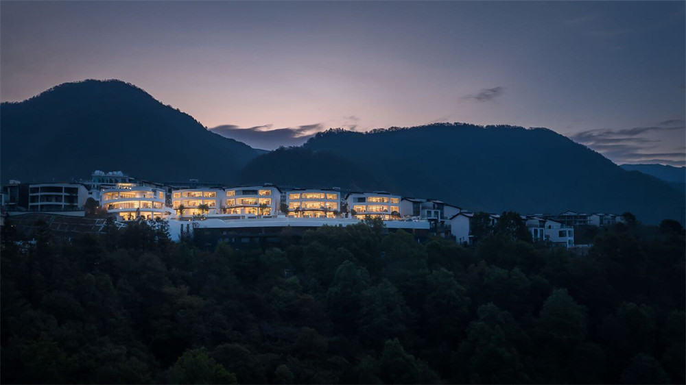 云南半山溫泉酒店裝修設(shè)計方案(圖1) 10524856_vsszan85676190442402.jpg