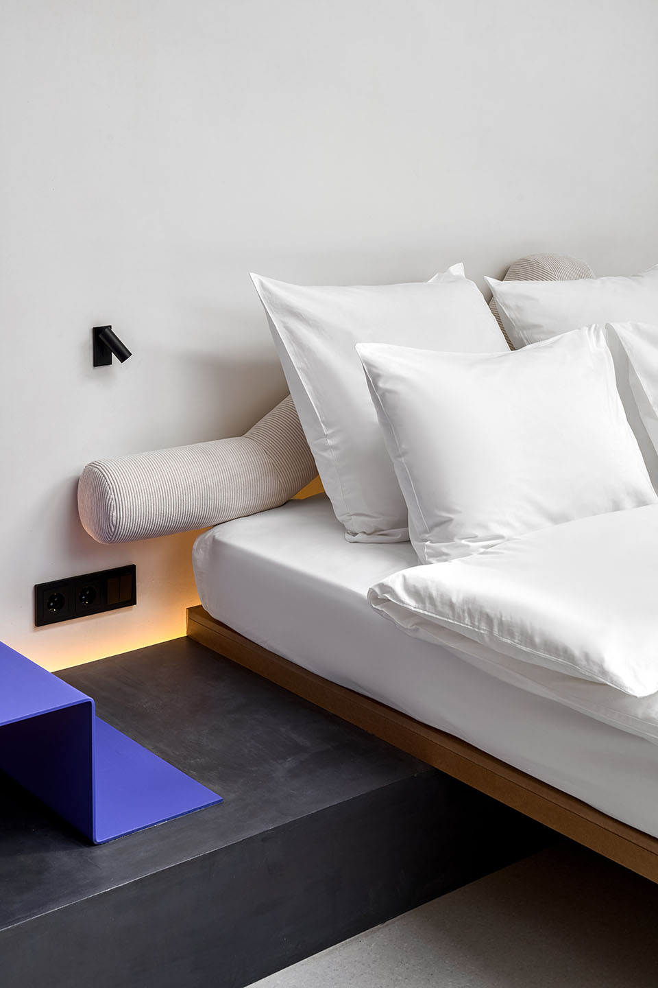 專為年輕人打造的低造價Faces酒店裝修設計方案(圖5) 10934364_vsszan184053281054267.jpg