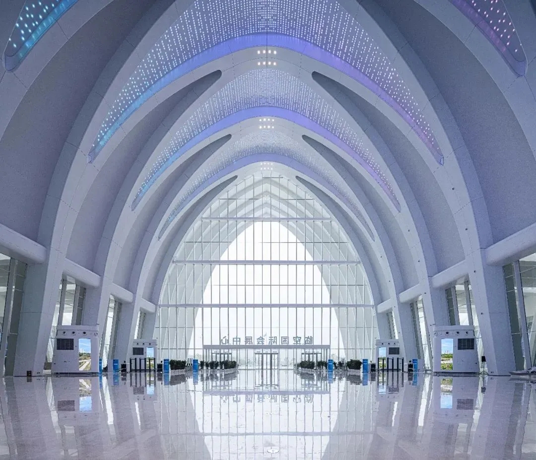 河北廊坊臨空國際會展中心裝修設(shè)計方案(圖2) 640_wx_fmt=jpeg&tp=webp&wxfrom=5&wx_lazy=1&wx_co=1.webp (1).jpg