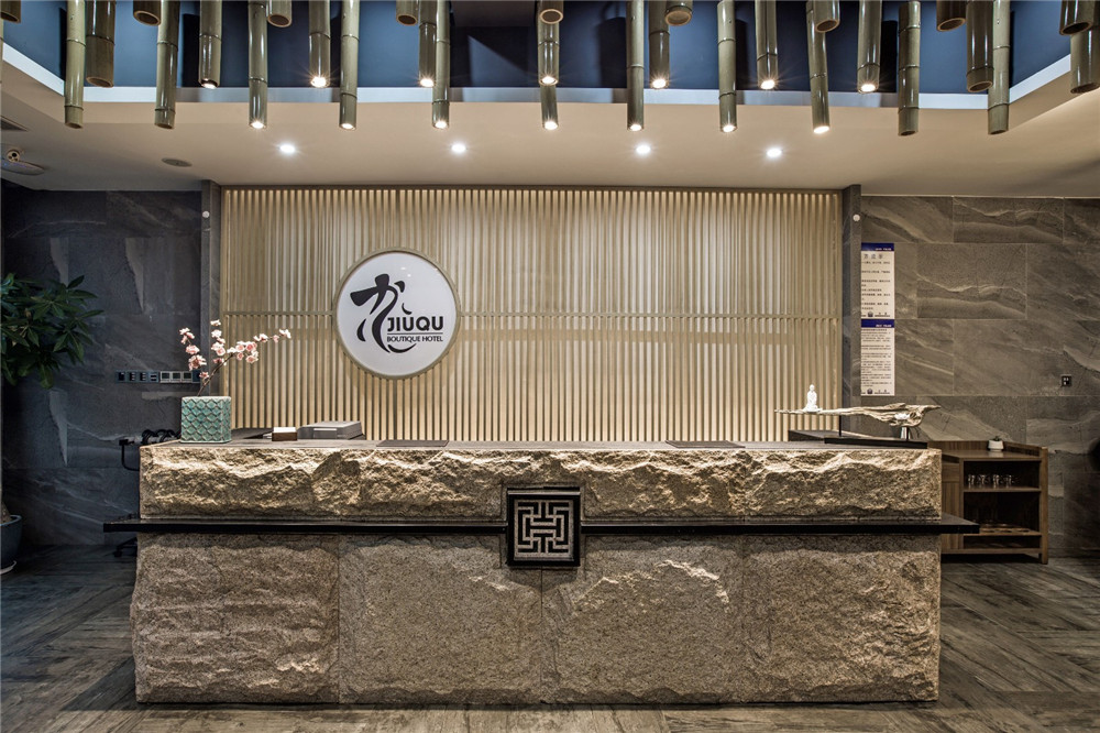 焦作九曲竹文化主題民宿酒店設(shè)計(jì)案例(圖3) 焦作九曲竹文化主題民宿酒店大廳接待臺(tái)設(shè)計(jì)案例