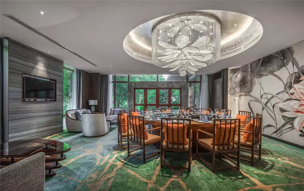 岳陽君瀾中式奢華度假酒店設(shè)計(jì)裝修案例(圖5) 岳陽君瀾中式奢華度假酒店餐廳包房設(shè)計(jì)裝修實(shí)景圖