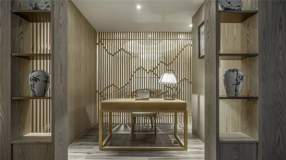 岳陽君瀾中式奢華度假酒店設(shè)計(jì)裝修案例(圖6) 岳陽君瀾中式奢華度假酒店客房設(shè)計(jì)裝修實(shí)景圖