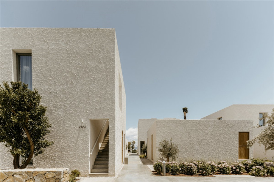 純白系高級(jí)簡(jiǎn)約風(fēng)精品度假酒店裝修設(shè)計(jì)案例(圖1) 純白系高級(jí)簡(jiǎn)約風(fēng)精品度假酒店裝修設(shè)計(jì)案例