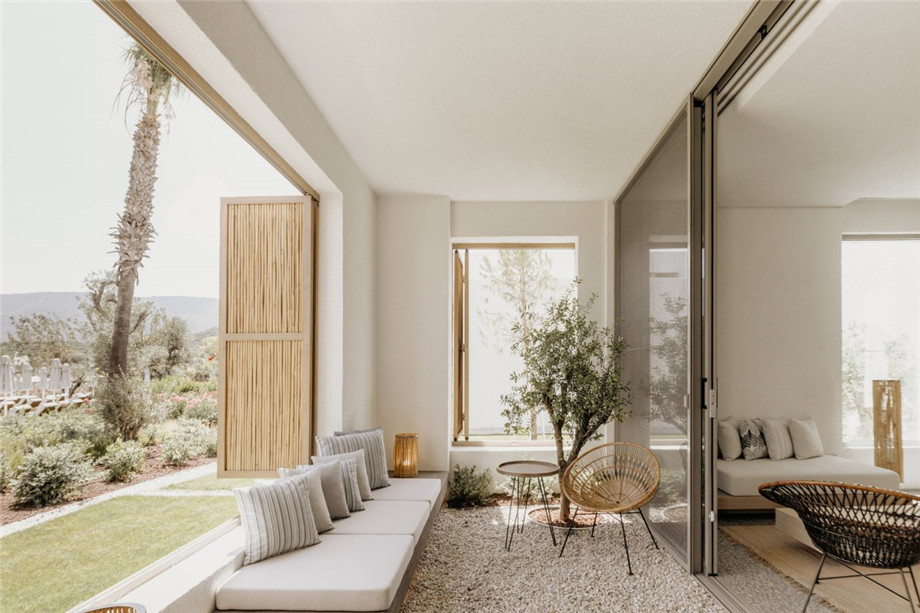 純白系高級(jí)簡(jiǎn)約風(fēng)精品度假酒店裝修設(shè)計(jì)案例(圖4) 純白系高級(jí)簡(jiǎn)約風(fēng)精品度假酒店裝修設(shè)計(jì)案例